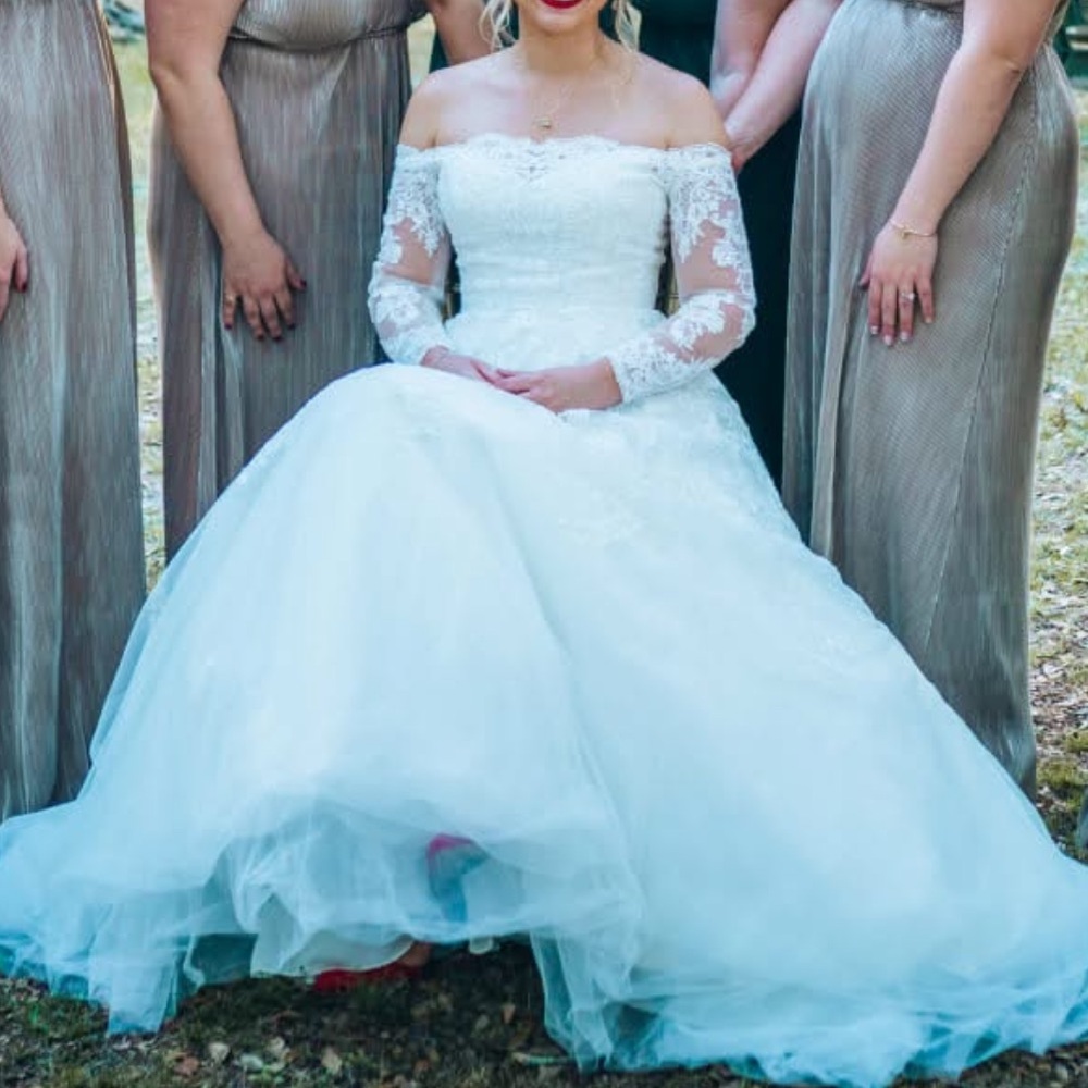 Off-Shoulder Lace Wedding Dress